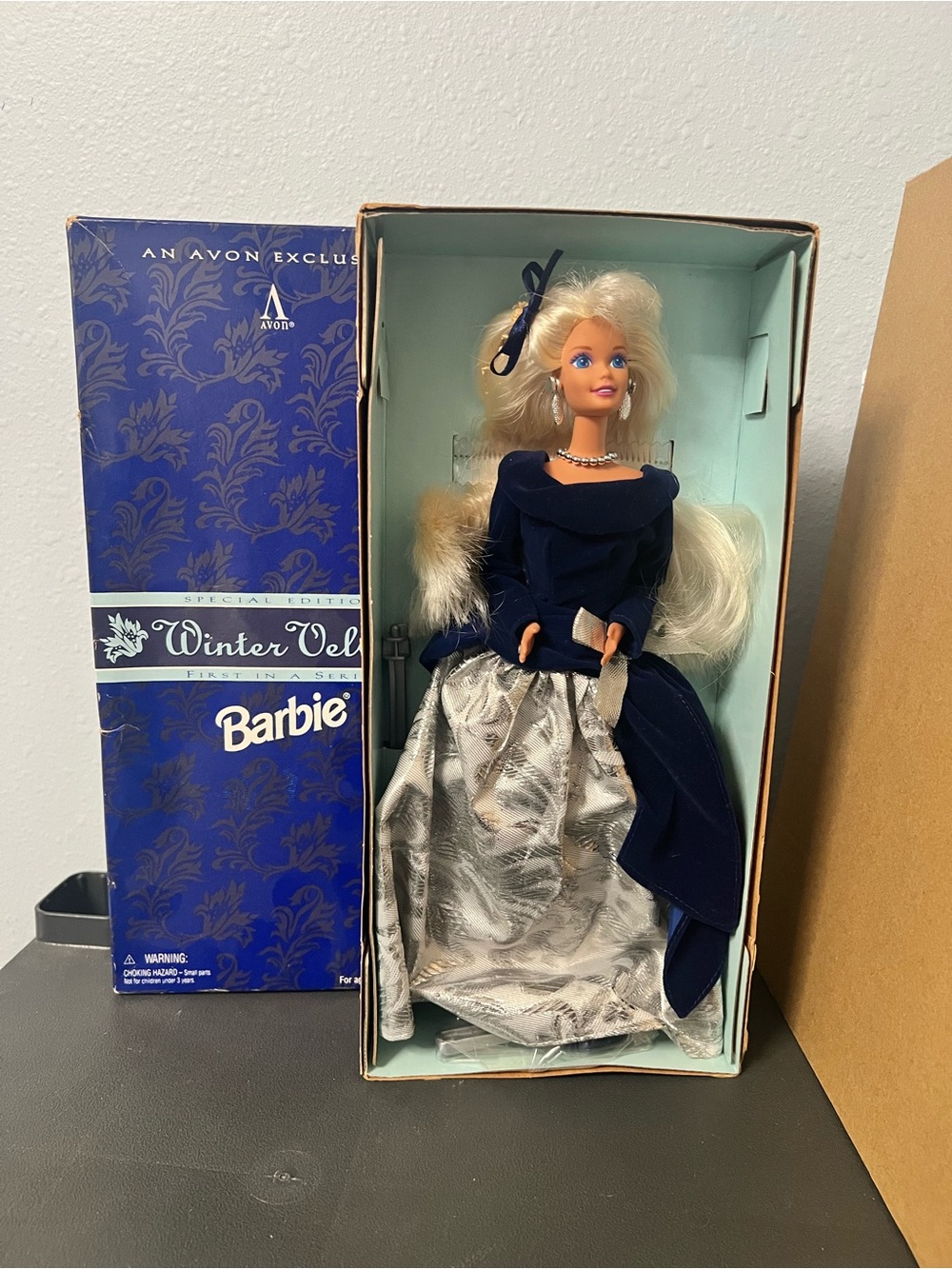 vintage 1995 Avon Exclusive Special Edition Winter Velvet Barbie